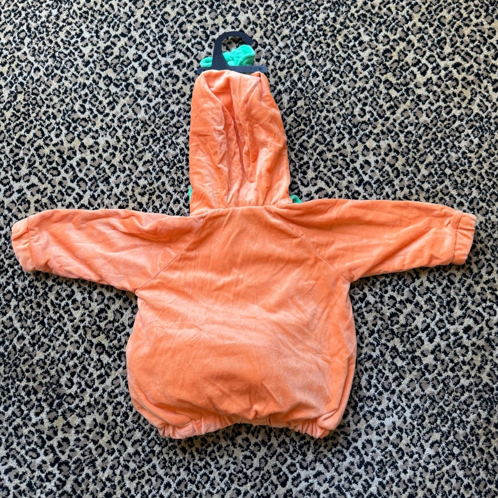 Pumpkin costume (12-18 months) (NWT) - Picture 10 of 13